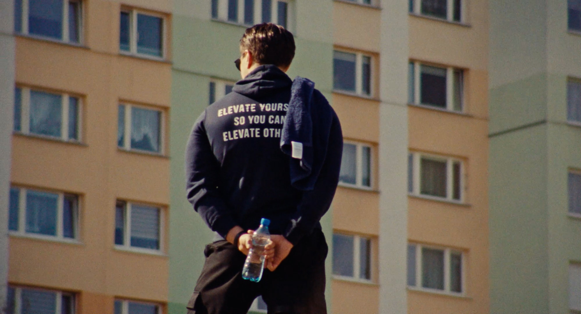 Dobry Chłopak, 2023, directed by: Mikołaj Piszczan, written by: Mikołaj Piszczan, cinematography by: Stefan Żółtowski, countries: Polska, Produkcja: Państwowa Wyższa Szkoła Filmowa, Telewizyjna i Teatralna im. Leona Schillera w Łodzi